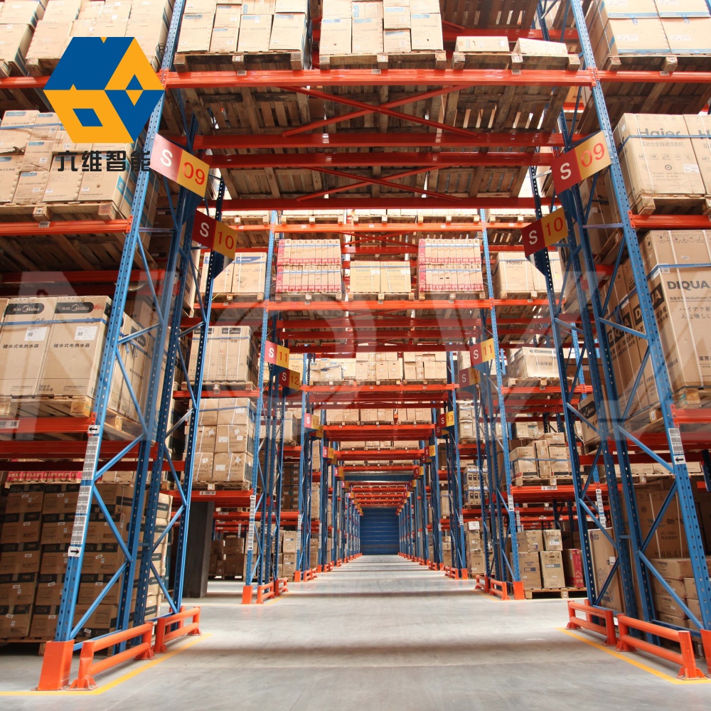 Sistema de estanterías de gran capacidad y alta resistencia (2000 kg por nivel) para almacén. Estantería de palets apilable de vigas de alta resistencia.