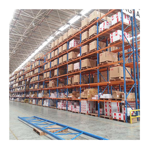 Sistema de estanterías VNA para almacenes de pasillos estrechos. Estanterías que ahorran espacio para almacenamiento de alta densidad.