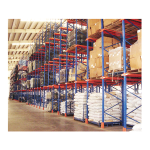 Estanterías altas para palets a medida para almacenes. Sistema de estanterías para palets de alta resistencia con capacidad de hasta 3000 kg por nivel.