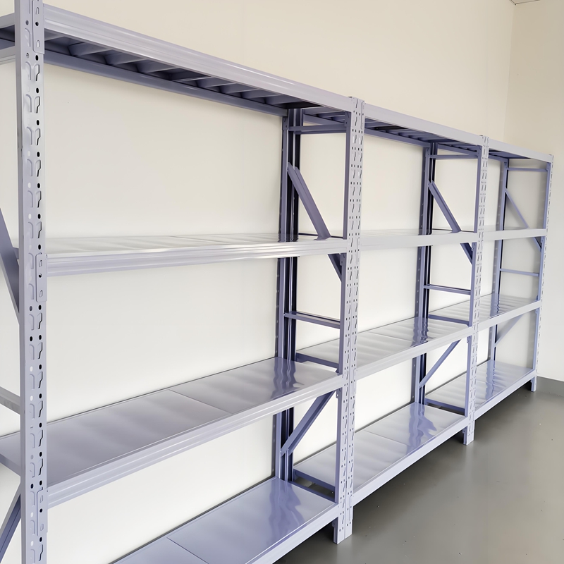 Estanterías metálicas industriales de uso medio para almacenes y depósitos. Estanterías apilables.