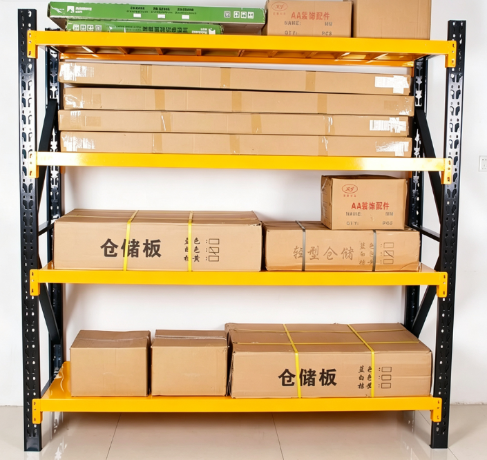 Sistema de estanterías industriales de hierro de 4 niveles, ajustables y sin tornillos, con capacidad de carga de 300 kg/nivel.