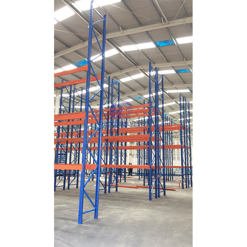 Estanterías altas para palets a medida para almacenes. Sistema de estanterías para palets de alta resistencia con capacidad de hasta 3000 kg por nivel.