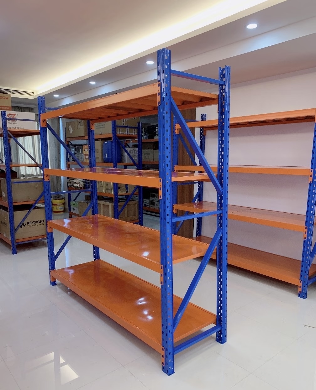 Estanterías metálicas de doble cara para supermercados, de uso ligero, 5 estantes, 400/450 mm de profundidad, 700/900/1200 mm de ancho, para montaje en suelo.
