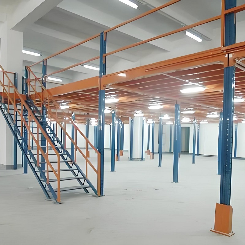 Sistema de estanterías de entrepiso de acero de varios niveles, plataforma elevada industrial para almacenamiento de palets.