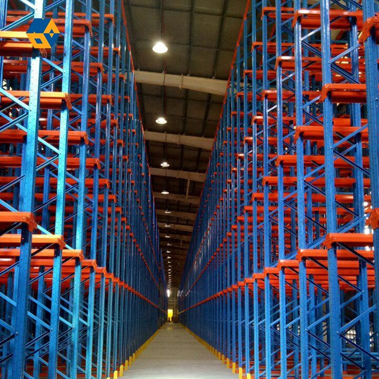 Estantería metálica para almacén con certificación CE, tipo drive-in, con plataforma de malla metálica.