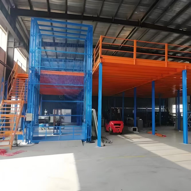 Sistema de estanterías de entrepiso de acero de varios niveles, plataforma elevada industrial para almacenamiento de palets.