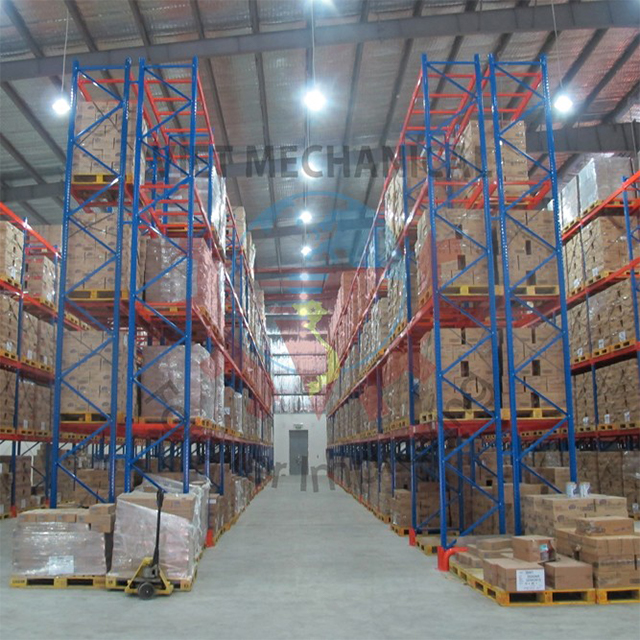 Estantería selectiva para palets diseñada para almacenamiento de acceso directo, que ofrece una configuración flexible y una operación de almacén eficiente.