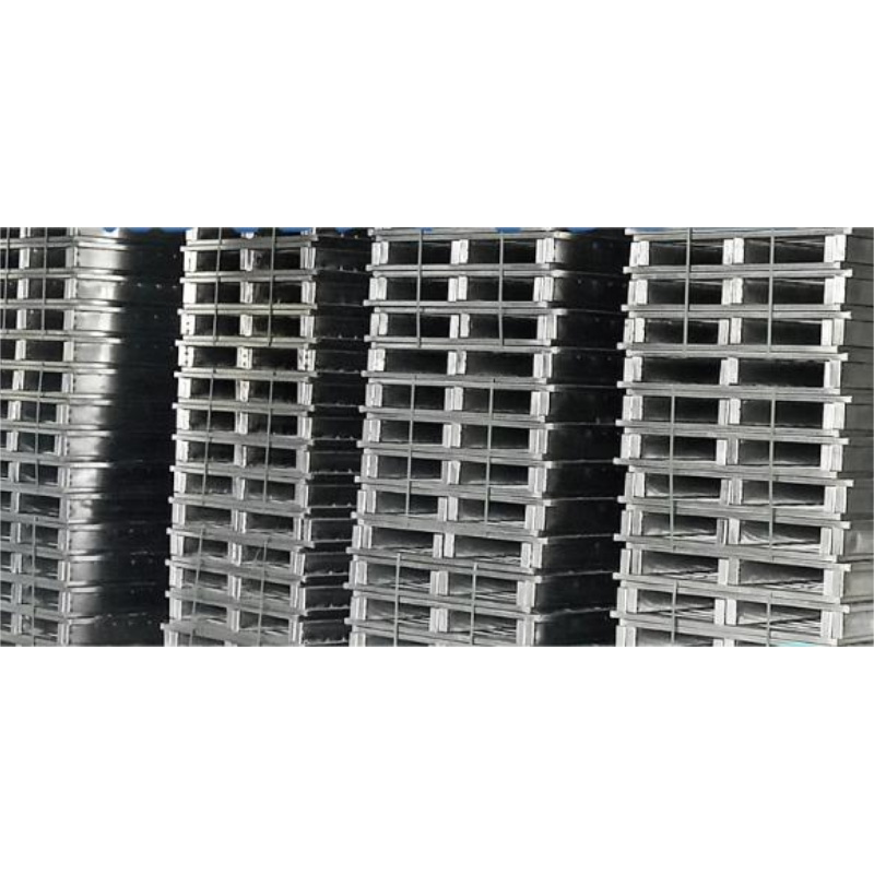 Estanterías industriales de alta resistencia para palets, fabricadas en HDPE, para manipulación de materiales, transferencia y almacenamiento con carretillas elevadoras, capacidad de 800 kg a 4000 kg.