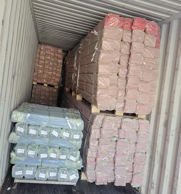 Carga de contenedores para transporte marítimo