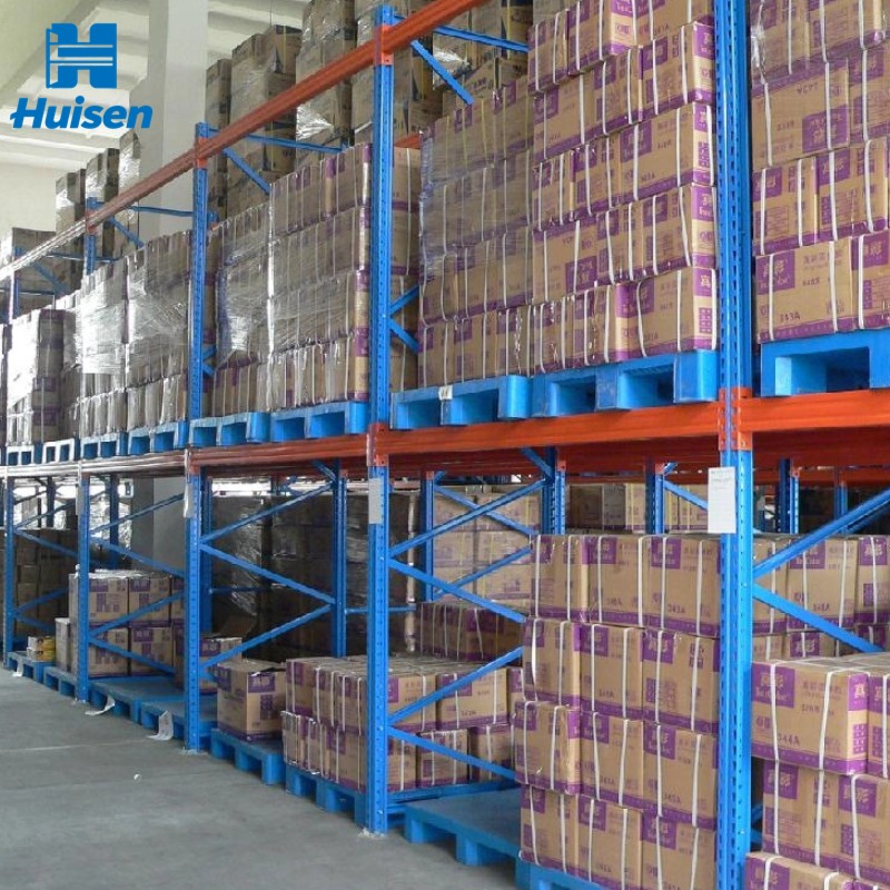 Estantería apilable metálica de alta resistencia con capacidad para 3000 kg, ideal para garajes y almacenes.