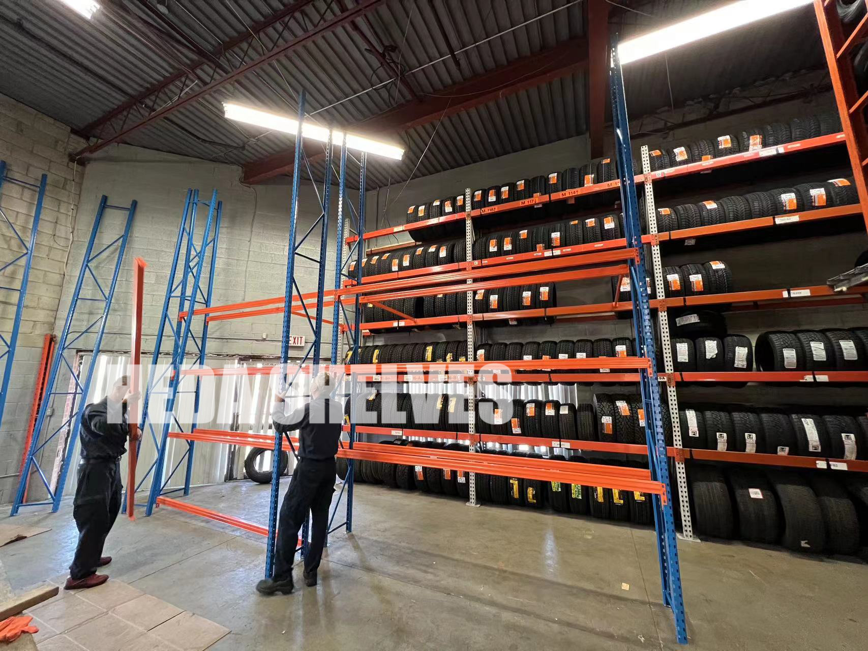 Estanterías pesadas en almacén