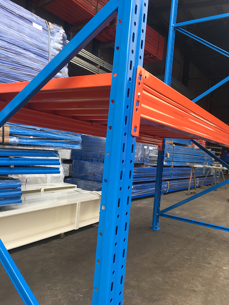 Detalle de Fabricación de Estanterías Metálicas