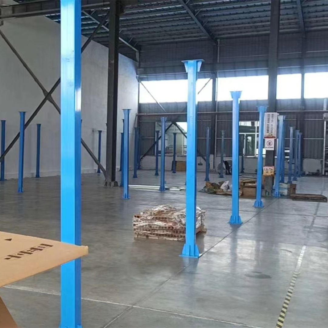 Plataforma de entrepiso de acero de 5 niveles de servicio medio con protección contra la corrosión para estanterías y apilamiento de almacenamiento en almacenes industriales.