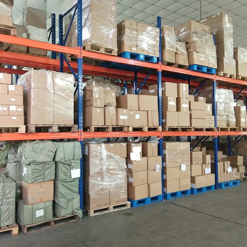 Sistema de estanterías para palets drive-in de 5 niveles, preparado para el futuro. Almacenamiento de metal de acero de alta resistencia para almacenes. Ajustable y duradero.