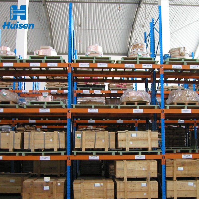 Estantería apilable metálica de alta resistencia con capacidad para 3000 kg, ideal para garajes y almacenes.