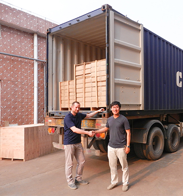 Preparación de flete y cajas para envío internacional