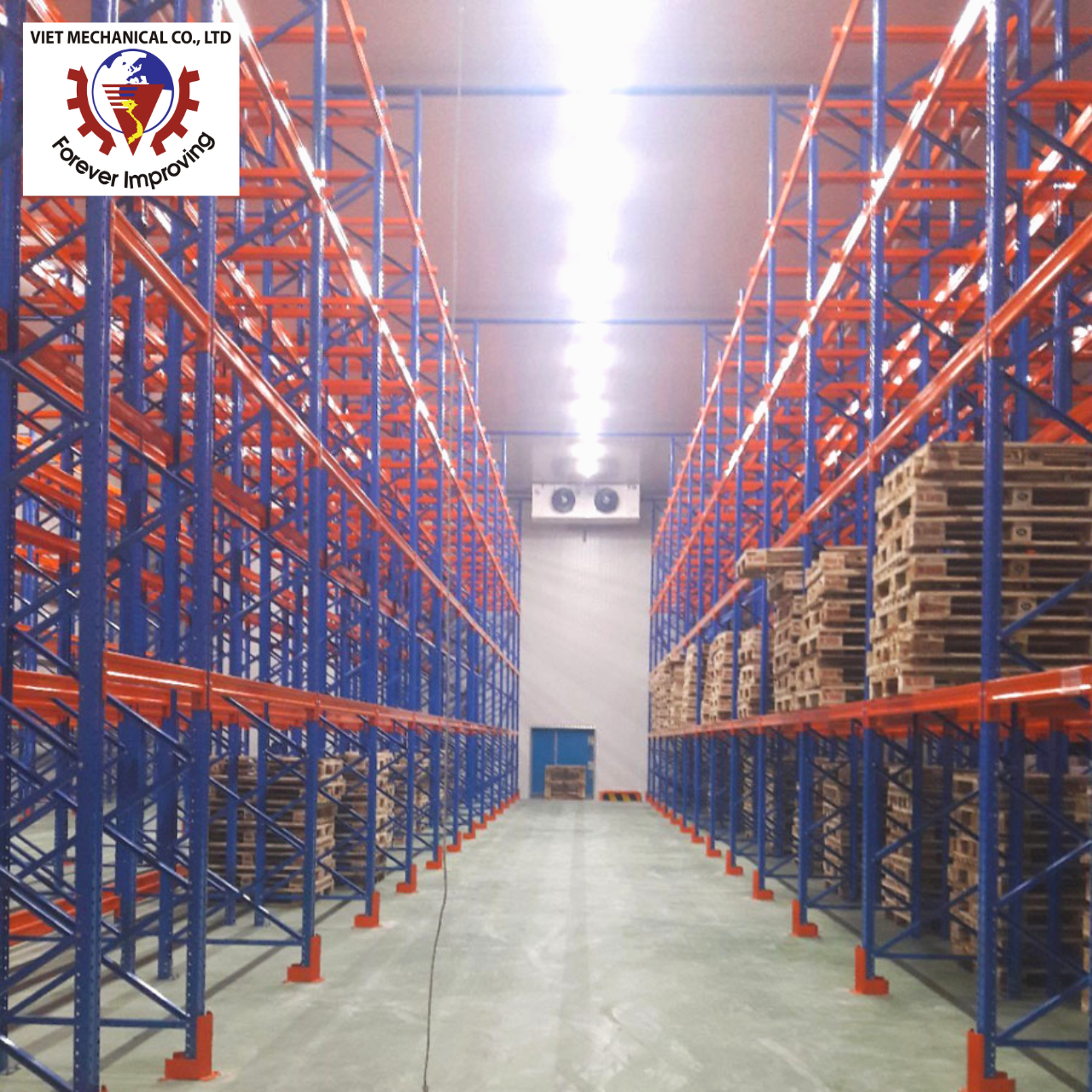 Estantería selectiva para palets diseñada para almacenamiento de acceso directo, que ofrece una configuración flexible y una operación de almacén eficiente.