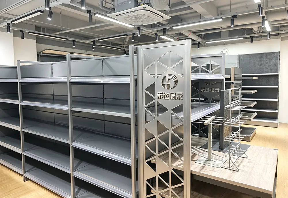 Oficina de soporte técnico e ingeniería de producción en planta