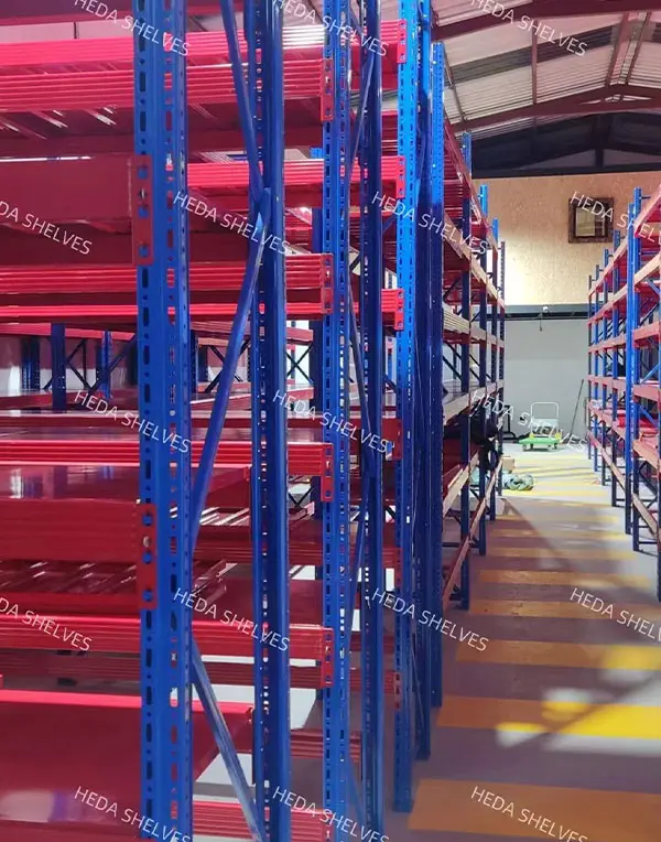 Instalación de estanterías de media carga en Ecuador