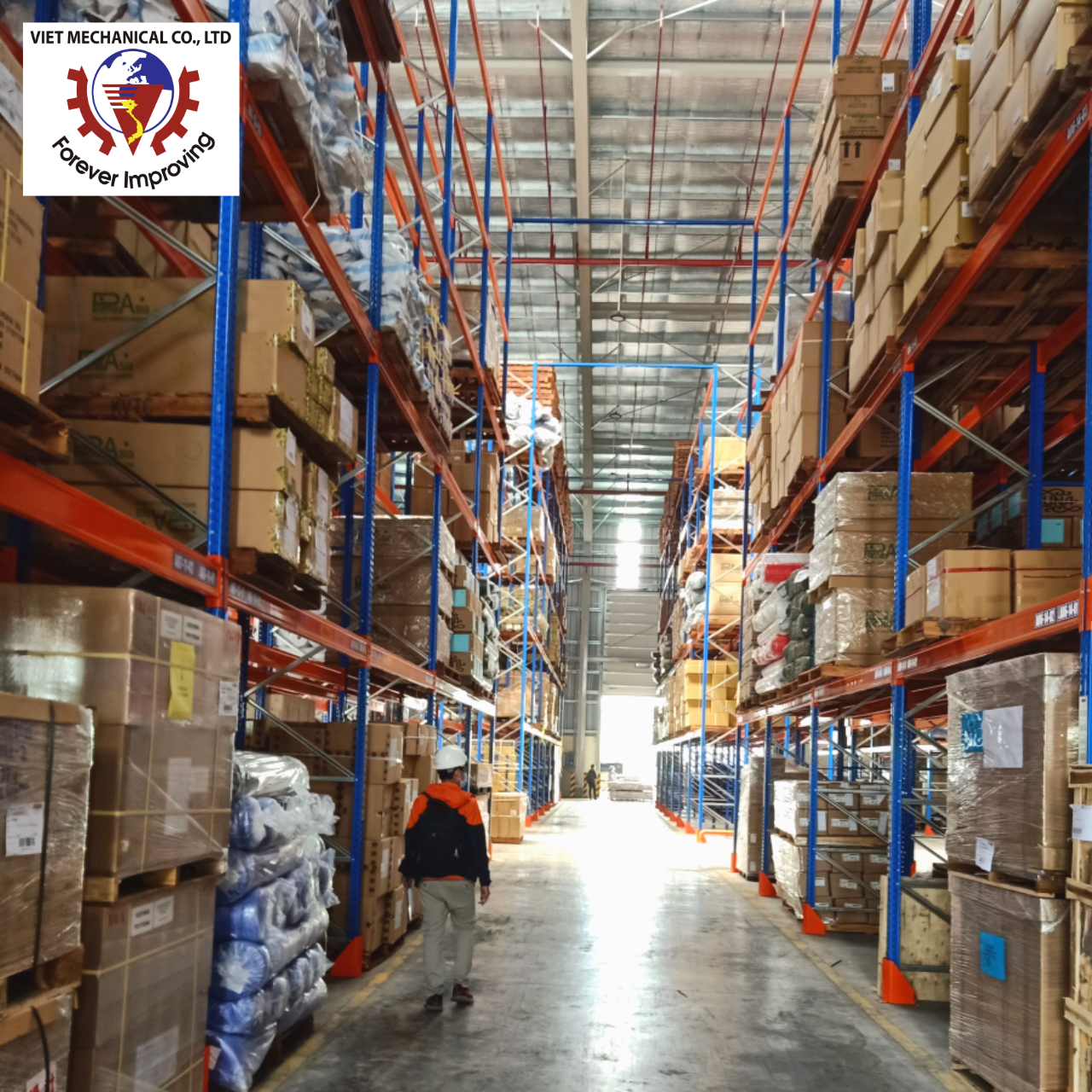 Estantería selectiva para palets diseñada para almacenamiento de acceso directo, que ofrece una configuración flexible y una operación de almacén eficiente.